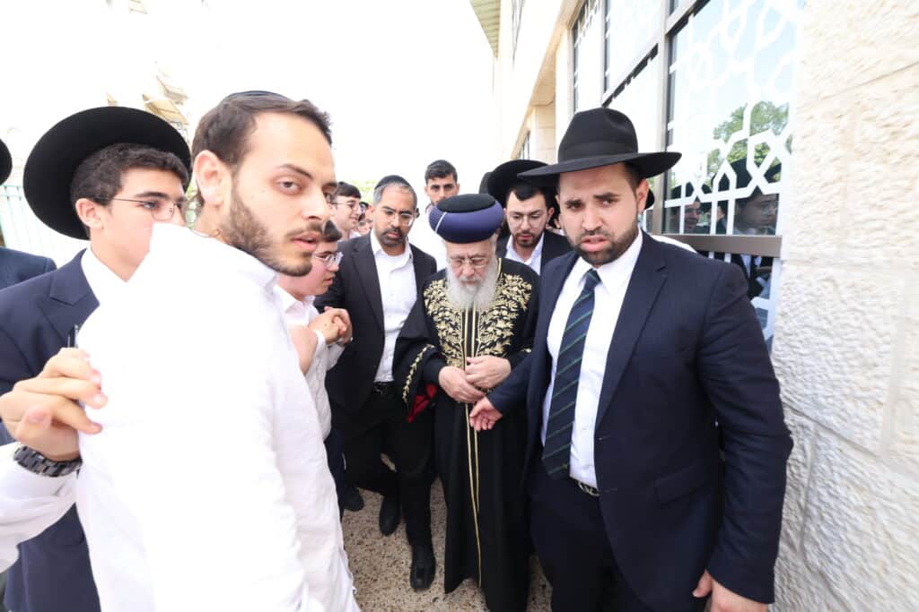 אשדוד: הראשון לציון מסר שיעור הלכתי ואפה מצות מצווה