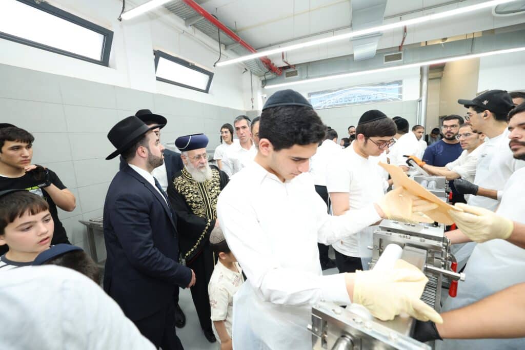 אשדוד: הראשון לציון מסר שיעור הלכתי ואפה מצות מצווה