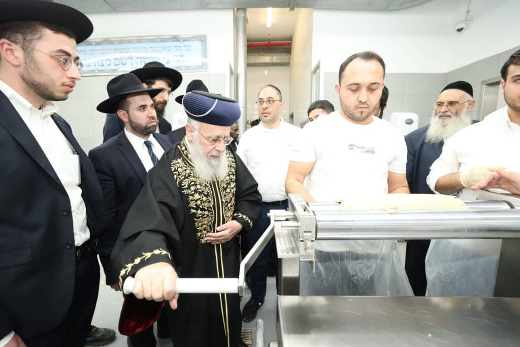 אשדוד: הראשון לציון מסר שיעור הלכתי ואפה מצות מצווה