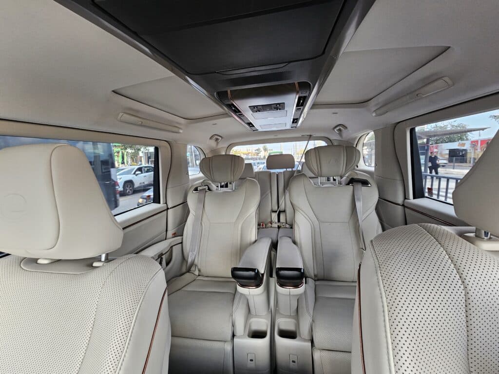 בני מלכים? חכו עד שתכירו את המיני וואן הגרנדיוזי של לקסוס