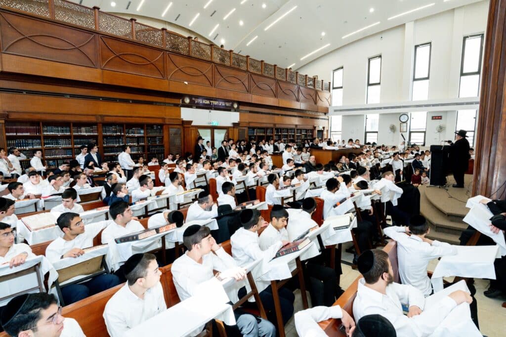 מודיעין עילית: 'סדר' לחמש מאות בחורים ושיחות מגדולי הרבנים