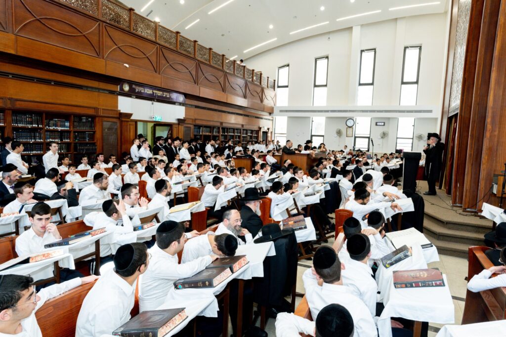 מודיעין עילית: 'סדר' לחמש מאות בחורים ושיחות מגדולי הרבנים