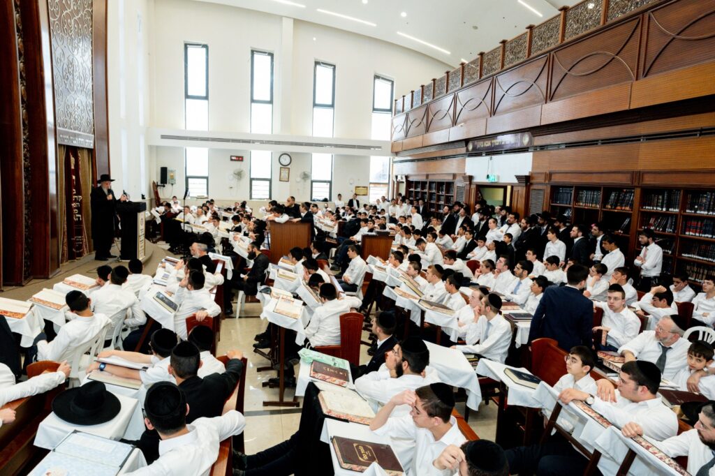 מודיעין עילית: 'סדר' לחמש מאות בחורים ושיחות מגדולי הרבנים