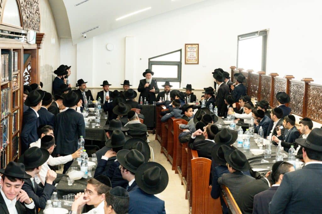 מודיעין עילית: 'סדר' לחמש מאות בחורים ושיחות מגדולי הרבנים