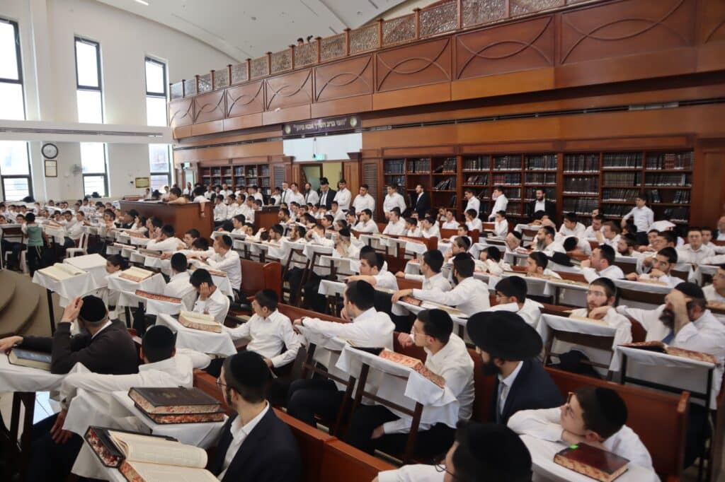 מודיעין עילית: 'סדר' לחמש מאות בחורים ושיחות מגדולי הרבנים