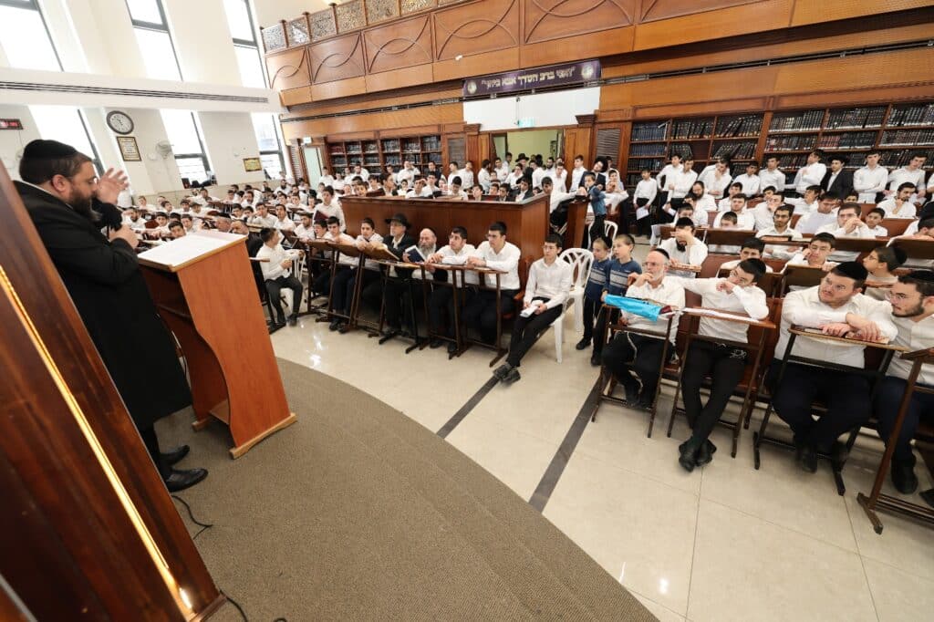 מודיעין עילית: 'סדר' לחמש מאות בחורים ושיחות מגדולי הרבנים