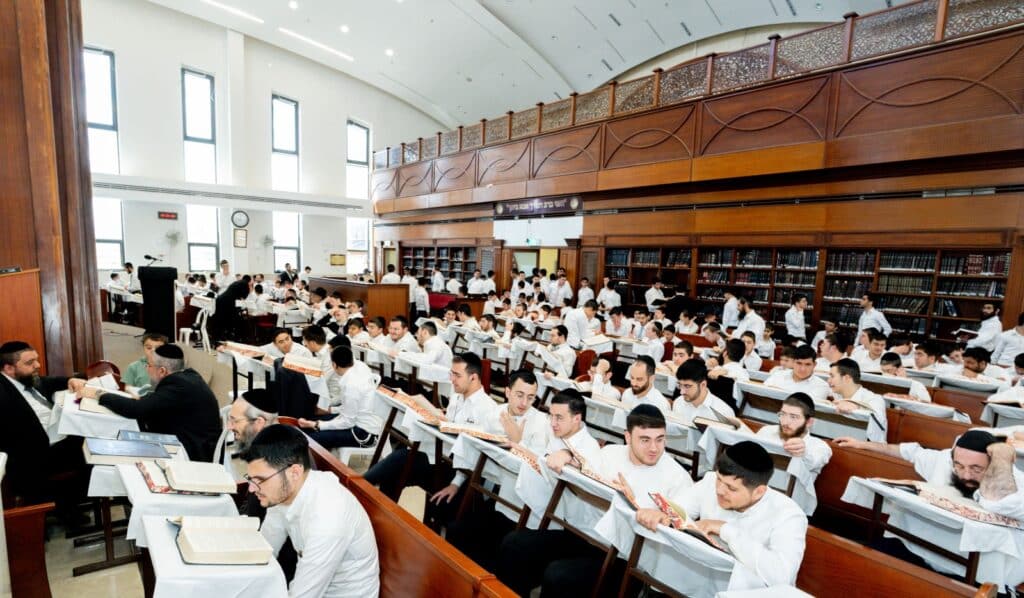 מודיעין עילית: 'סדר' לחמש מאות בחורים ושיחות מגדולי הרבנים