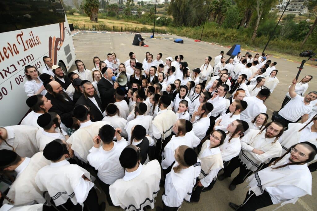 90 אוטובוסים הובילו 5,000 בחורי ישיבות מביתר עילית לצפון