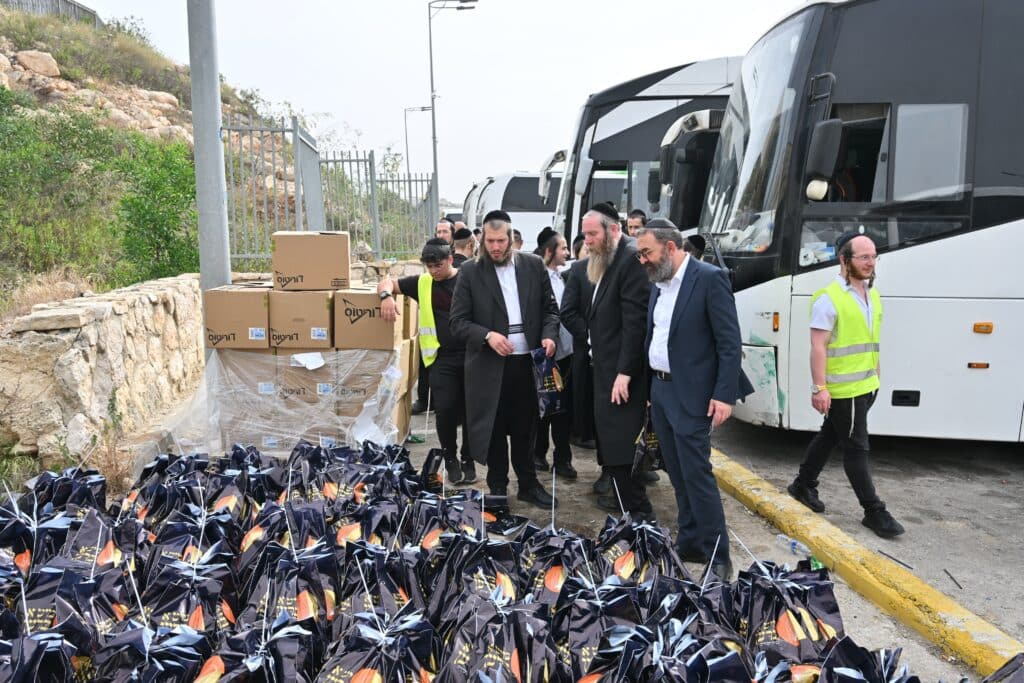 90 אוטובוסים הובילו 5,000 בחורי ישיבות מביתר עילית לצפון