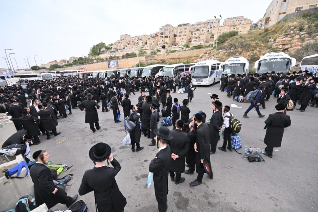 90 אוטובוסים הובילו 5,000 בחורי ישיבות מביתר עילית לצפון