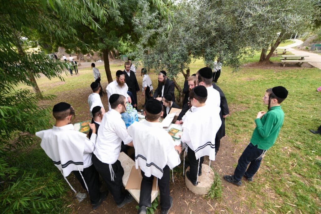 90 אוטובוסים הובילו 5,000 בחורי ישיבות מביתר עילית לצפון