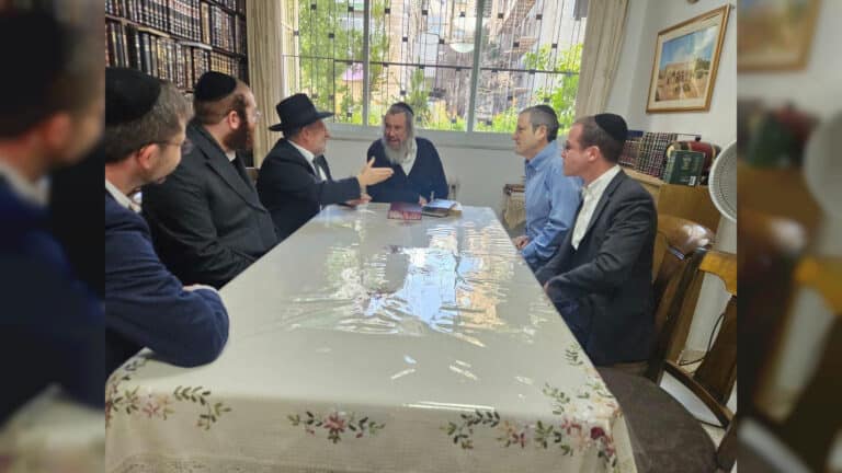 היועץ הרפואי הבכיר הרב שמעון רגובי, יו"ר 'מזור': "אדם שמתמודד עם בעיה רפואית זקוק להכוונה מדויקת"