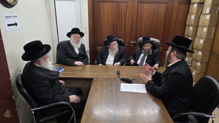 במעמד היסטורי: שלושת רבני העיר ב"ב בדיון משותף בשאלות ההלכתיות שהתעוררו בנוגע לילדים עם מוגבלויות בימי הפסח