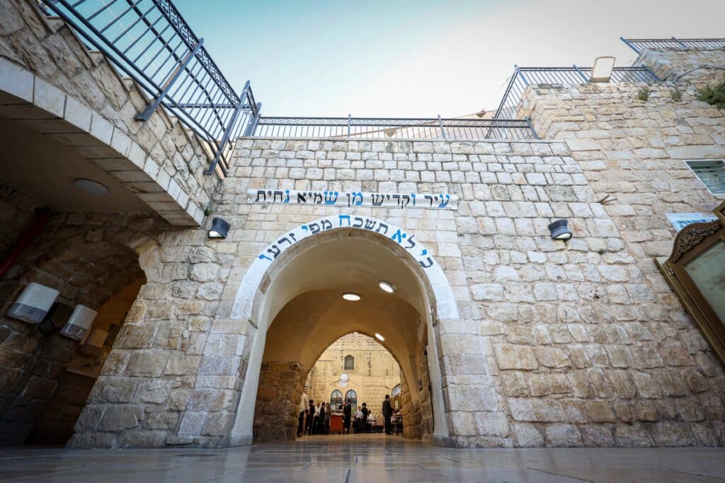 הצלם החסידי תיעד: המתחם הענק שבו ידליק ר' מיילך את מירון