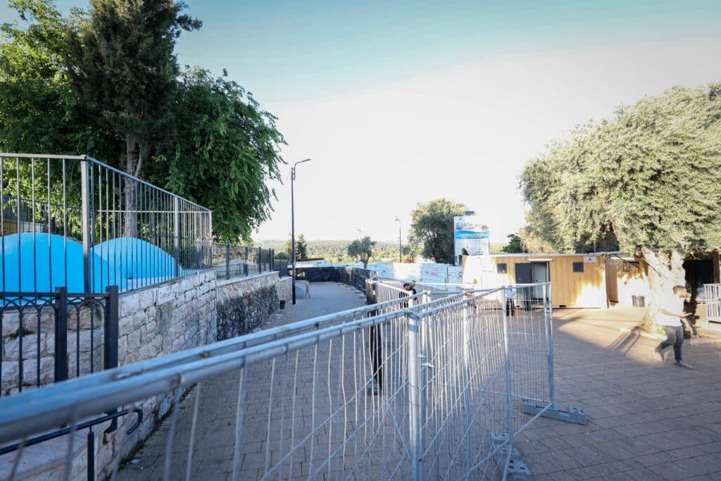 הצלם החסידי תיעד: המתחם הענק שבו ידליק ר' מיילך את מירון