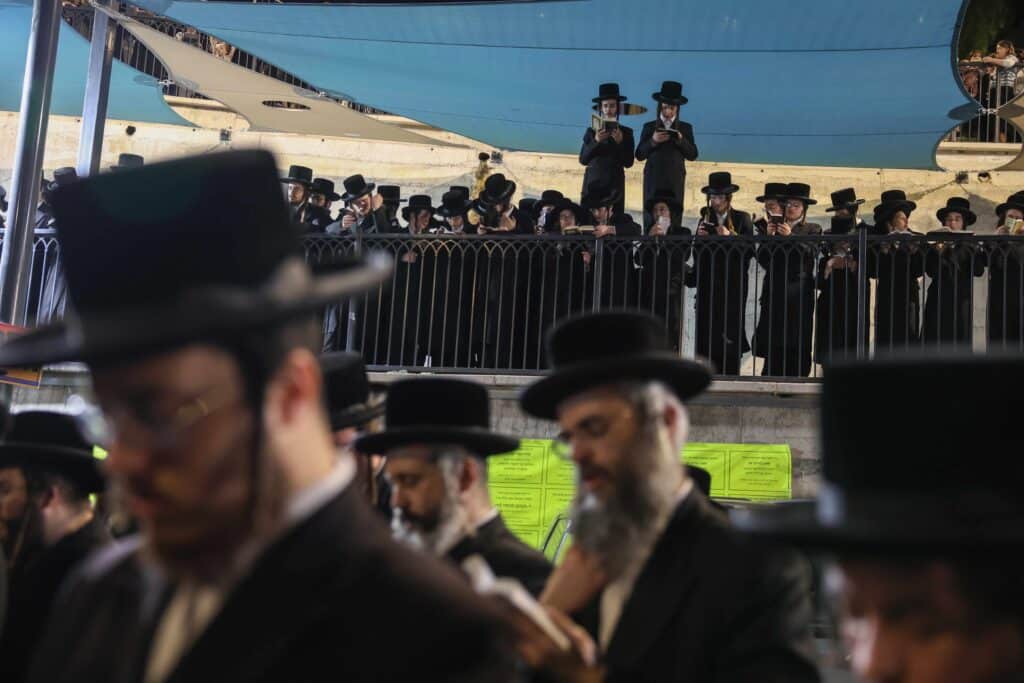 אחרי ל"ג בעומר: האדמו"ר מדארג הדליק את מירון עם חסידיו