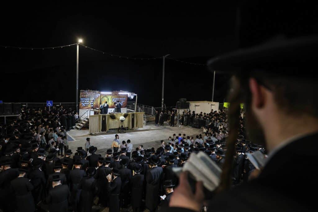 אחרי ל"ג בעומר: האדמו"ר מדארג הדליק את מירון עם חסידיו
