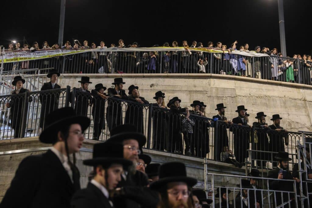 אחרי ל"ג בעומר: האדמו"ר מדארג הדליק את מירון עם חסידיו