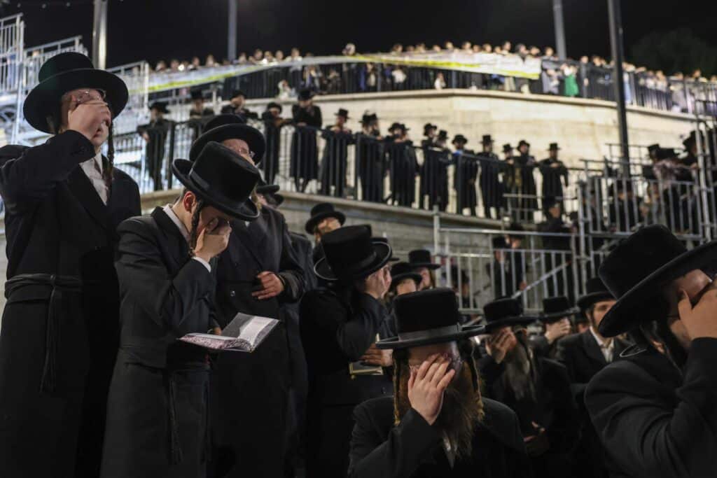 אחרי ל"ג בעומר: האדמו"ר מדארג הדליק את מירון עם חסידיו