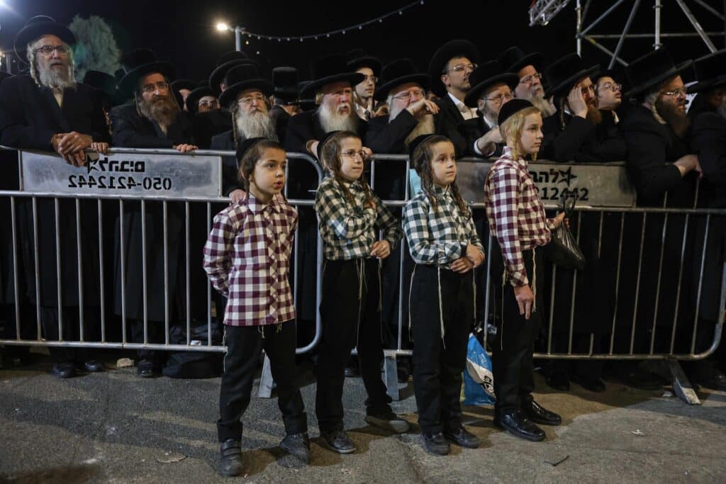 אחרי ל"ג בעומר: האדמו"ר מדארג הדליק את מירון עם חסידיו