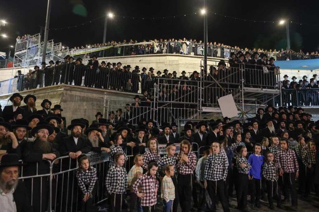 אחרי ל"ג בעומר: האדמו"ר מדארג הדליק את מירון עם חסידיו