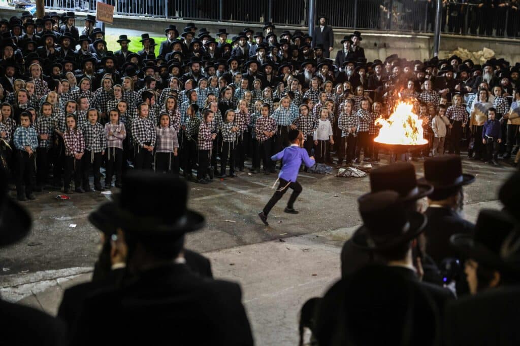 אחרי ל"ג בעומר: האדמו"ר מדארג הדליק את מירון עם חסידיו
