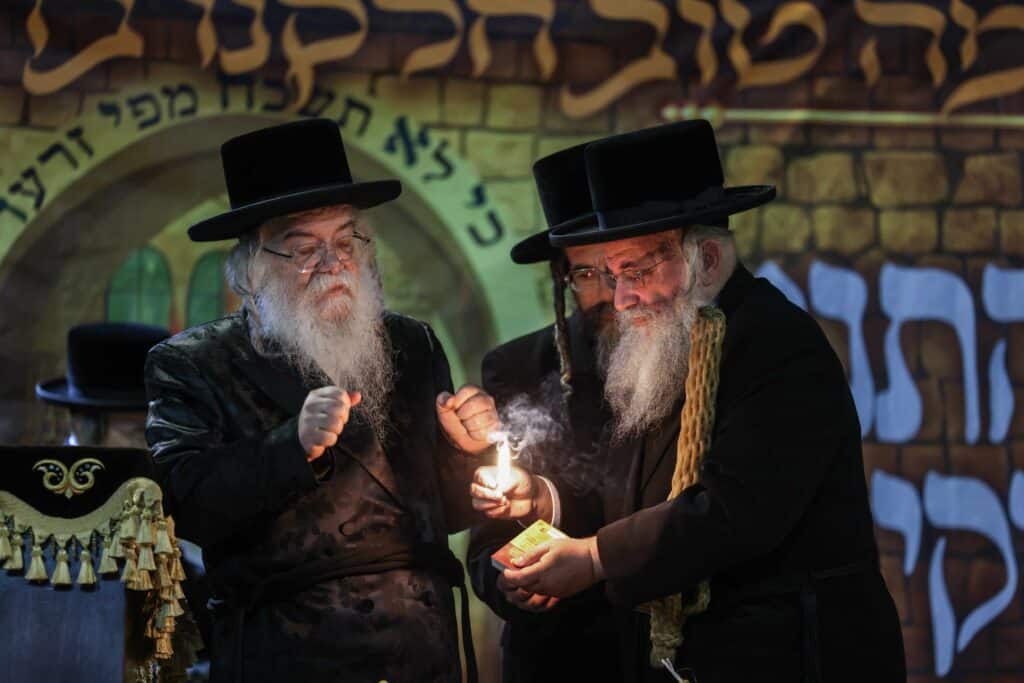 אחרי ל"ג בעומר: האדמו"ר מדארג הדליק את מירון עם חסידיו