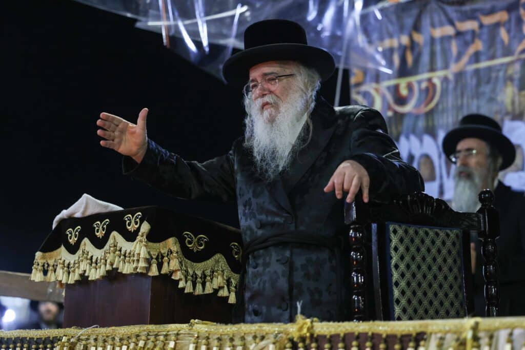 אחרי ל"ג בעומר: האדמו"ר מדארג הדליק את מירון עם חסידיו