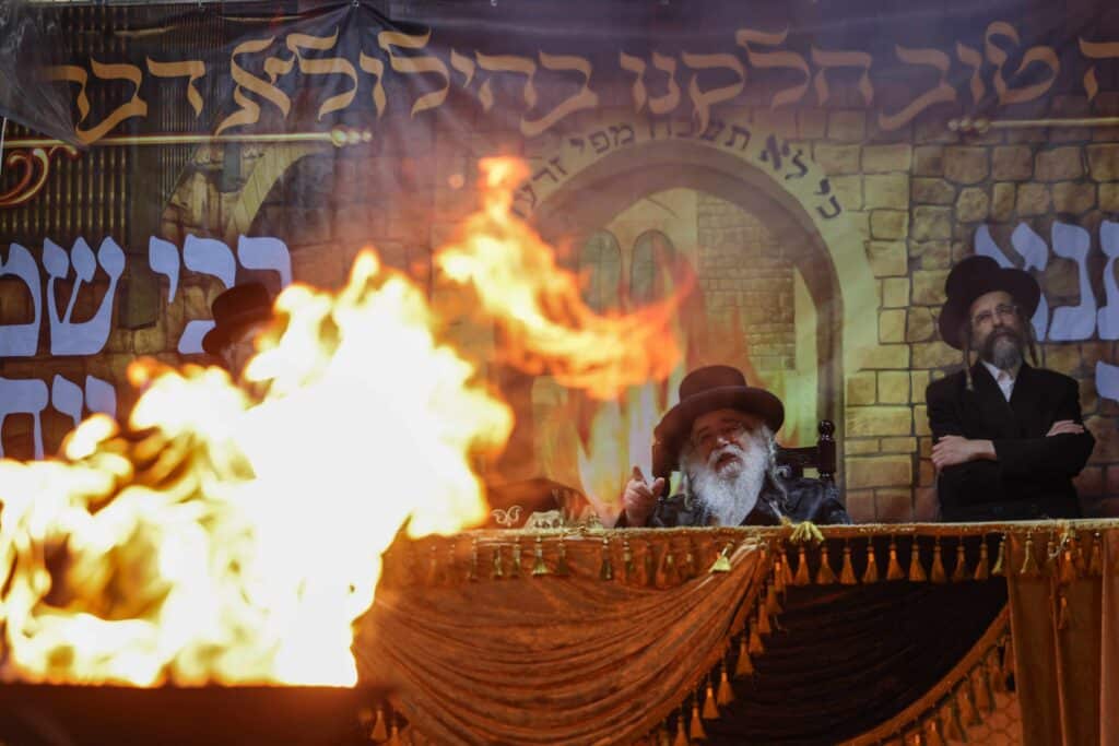 אחרי ל"ג בעומר: האדמו"ר מדארג הדליק את מירון עם חסידיו