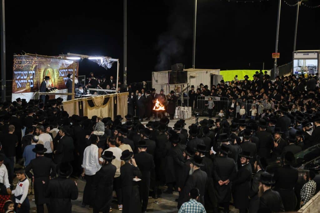 אחרי ל"ג בעומר: האדמו"ר מדארג הדליק את מירון עם חסידיו