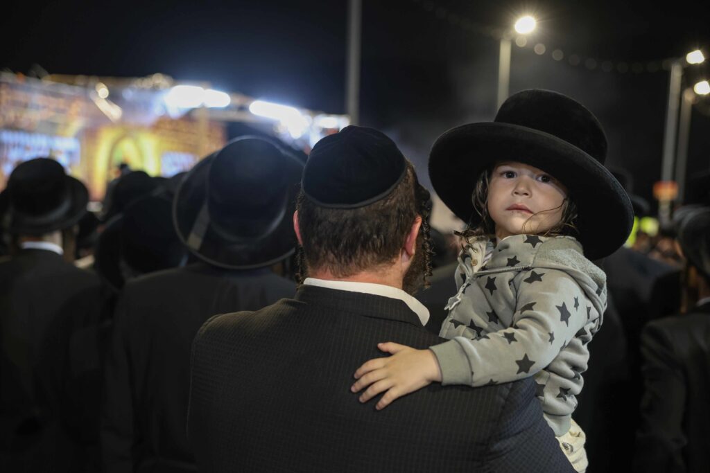 אחרי ל"ג בעומר: האדמו"ר מדארג הדליק את מירון עם חסידיו