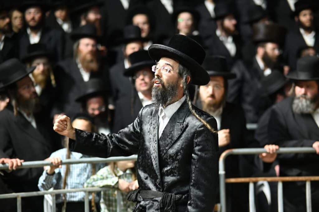 גלריה מסכמת: האדמו"ר מזוויעהל הדליק את בני עקיבא