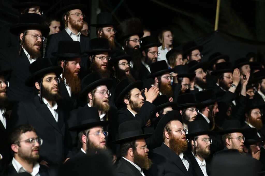 גלריה מסכמת: האדמו"ר מזוויעהל הדליק את בני עקיבא