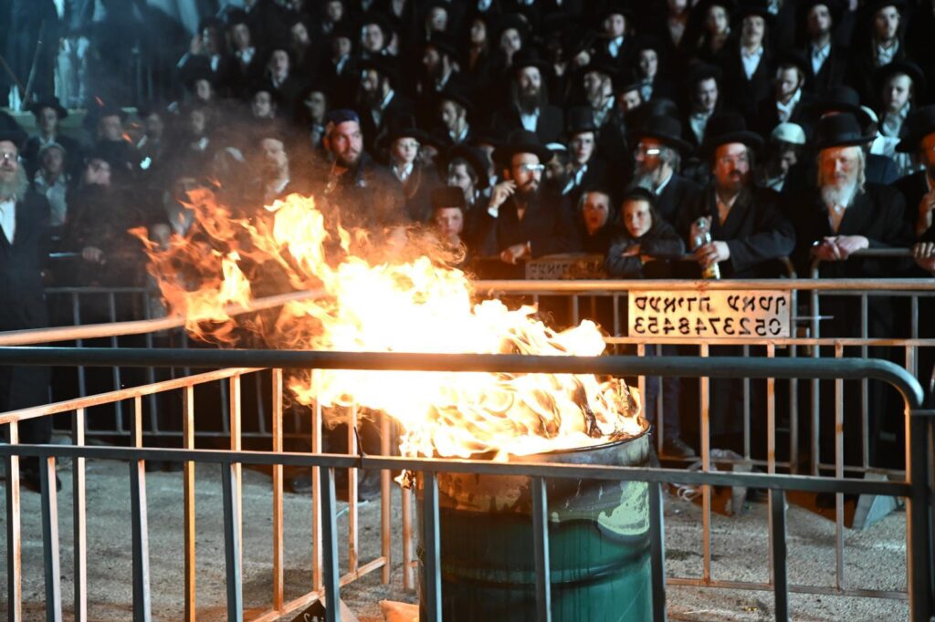 גלריה מסכמת: האדמו"ר מזוויעהל הדליק את בני עקיבא