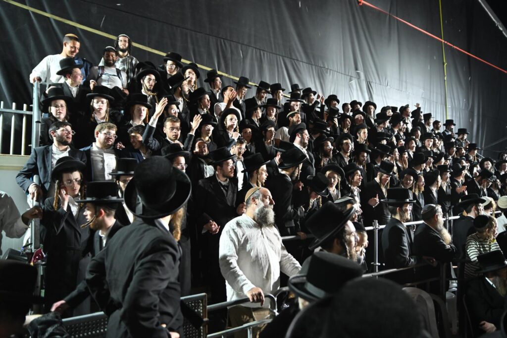 גלריה מסכמת: האדמו"ר מזוויעהל הדליק את בני עקיבא