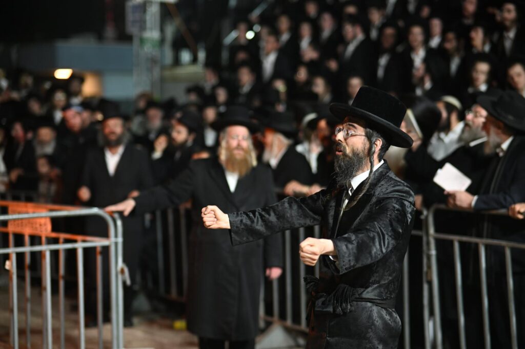 גלריה מסכמת: האדמו"ר מזוויעהל הדליק את בני עקיבא