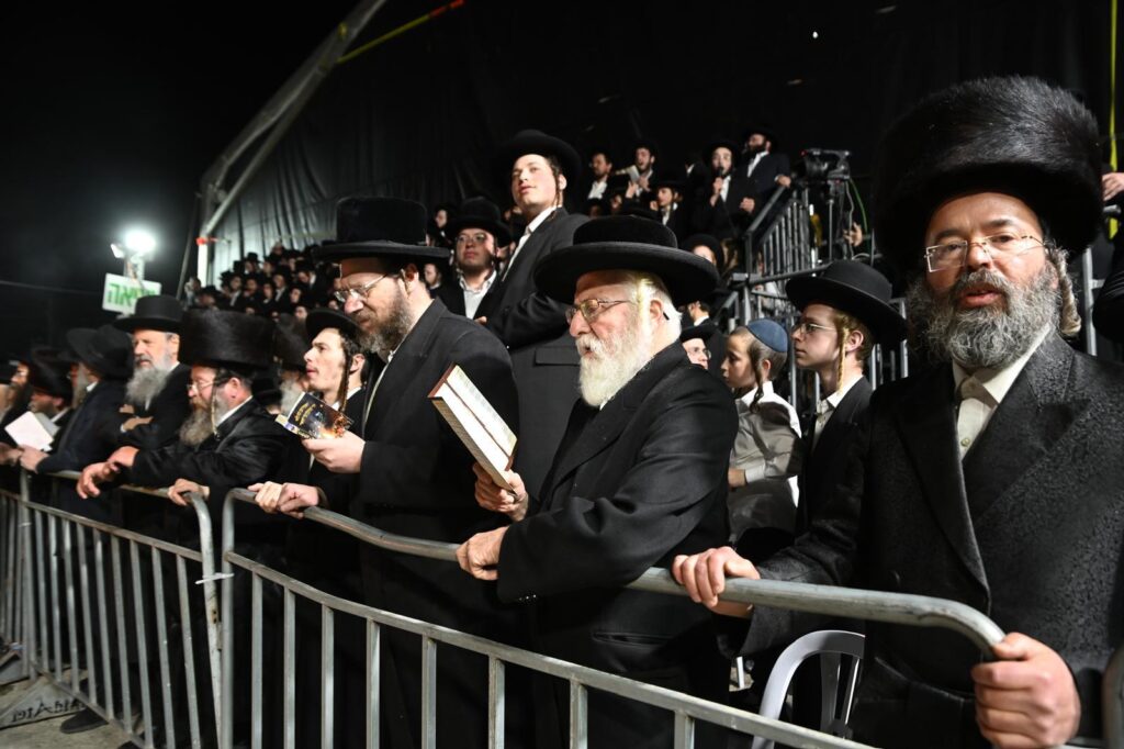 גלריה מסכמת: האדמו"ר מזוויעהל הדליק את בני עקיבא