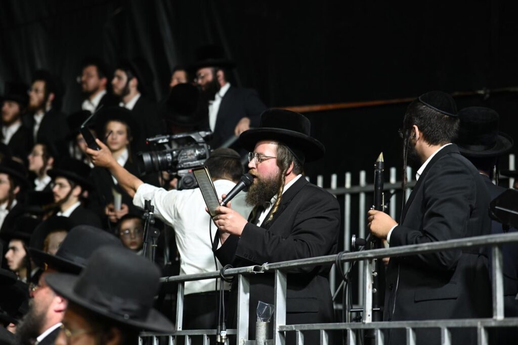 גלריה מסכמת: האדמו"ר מזוויעהל הדליק את בני עקיבא