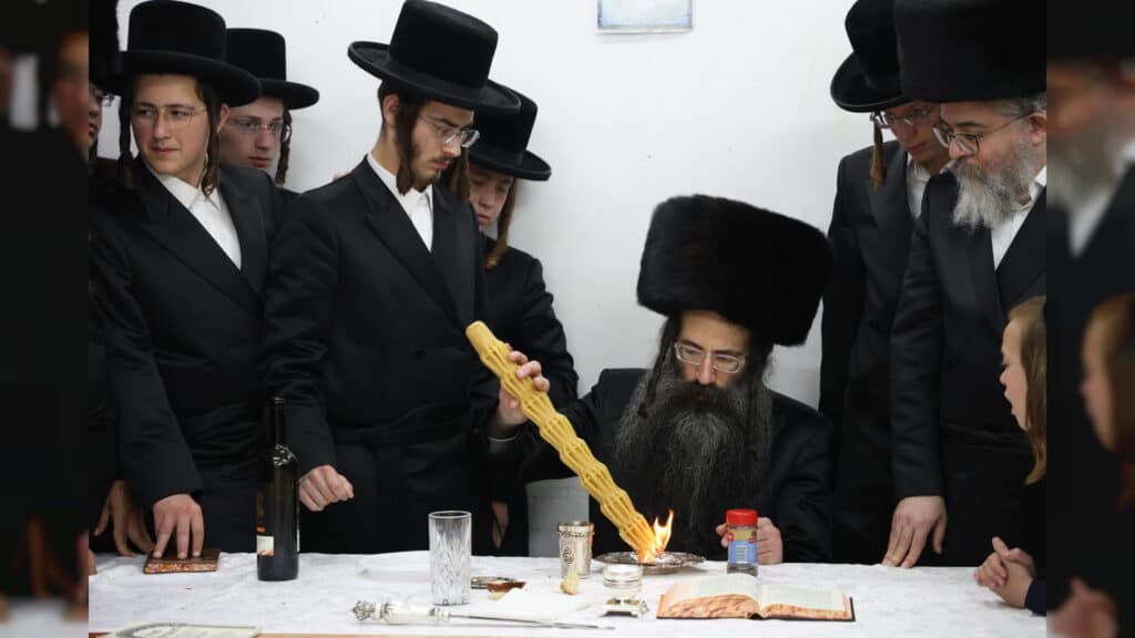 האדמו"ר מסטריקוב הדליק את צפת ושבת עם בני הישיבה