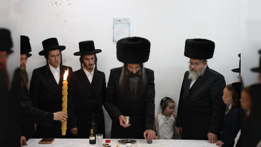 האדמו"ר מסטריקוב הדליק את צפת ושבת עם בני הישיבה