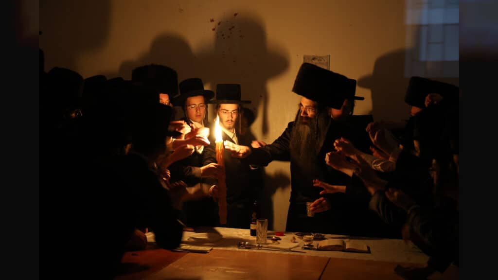 האדמו"ר מסטריקוב הדליק את צפת ושבת עם בני הישיבה