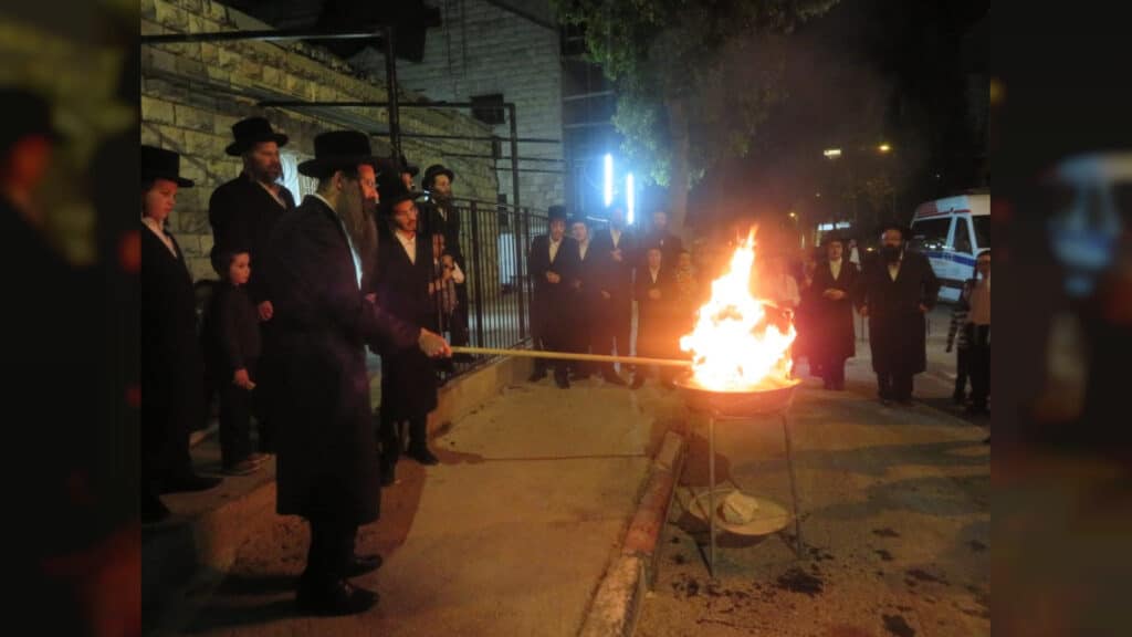 האדמו"ר מסטריקוב הדליק את צפת ושבת עם בני הישיבה