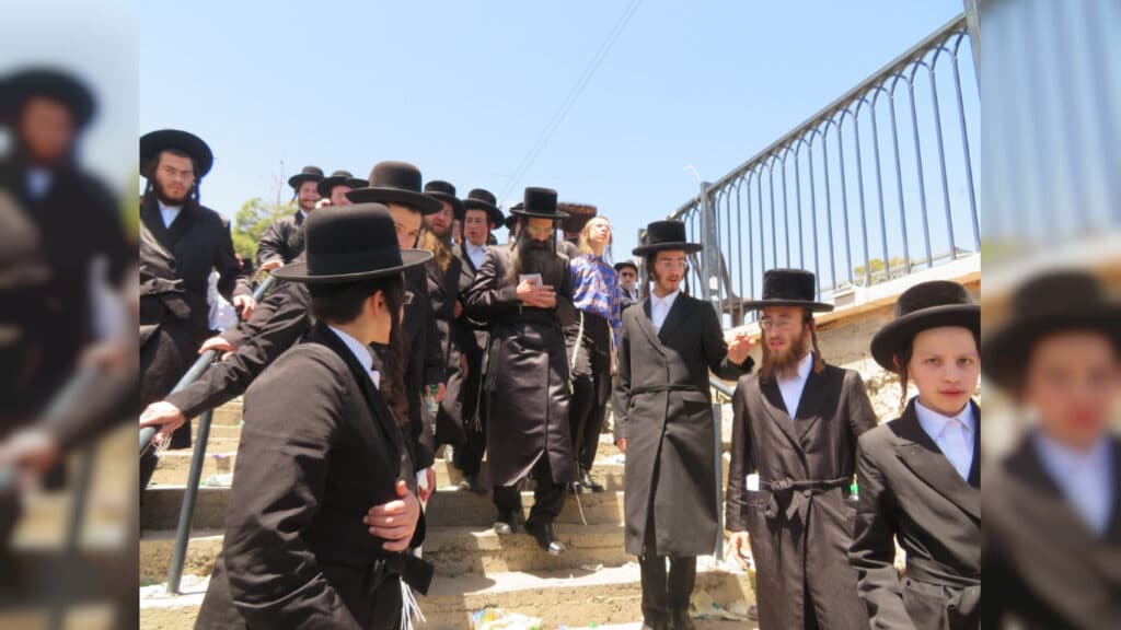 האדמו"ר מסטריקוב הדליק את צפת ושבת עם בני הישיבה