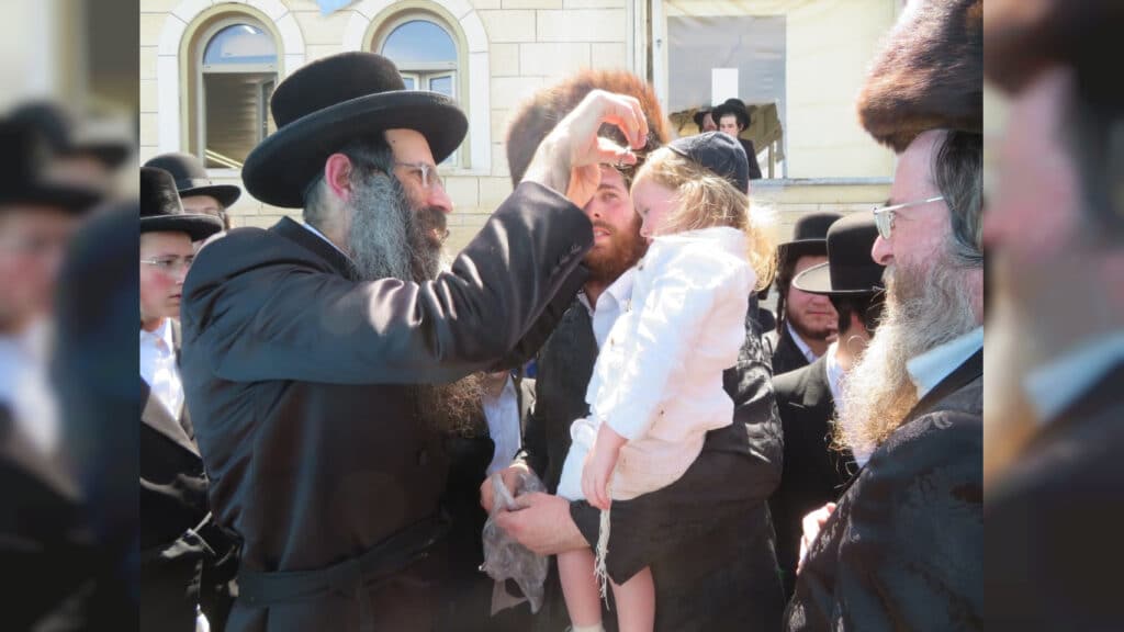 האדמו"ר מסטריקוב הדליק את צפת ושבת עם בני הישיבה