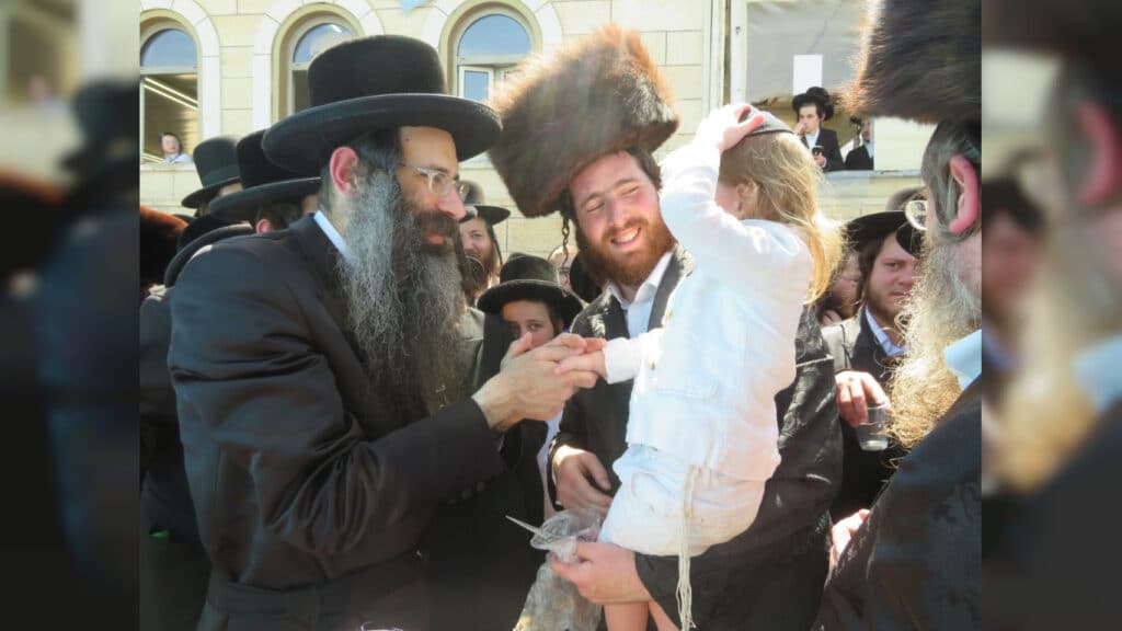 האדמו"ר מסטריקוב הדליק את צפת ושבת עם בני הישיבה