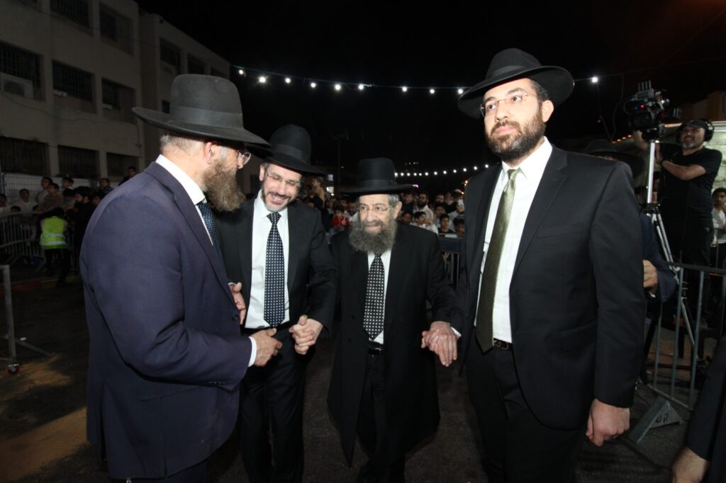 בני ברק: חברי המועצת ורב העיר הדליקו את ההדלקה המרכזית