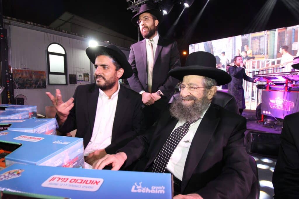 בני ברק: חברי המועצת ורב העיר הדליקו את ההדלקה המרכזית