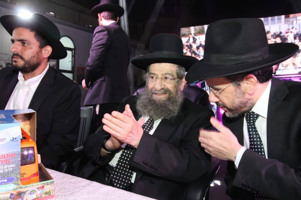 בני ברק: חברי המועצת ורב העיר הדליקו את ההדלקה המרכזית