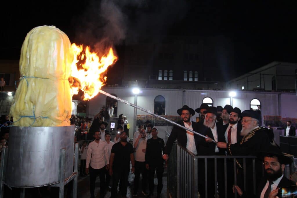 בני ברק: חברי המועצת ורב העיר הדליקו את ההדלקה המרכזית