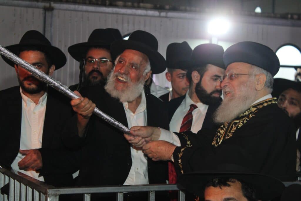 בני ברק: חברי המועצת ורב העיר הדליקו את ההדלקה המרכזית